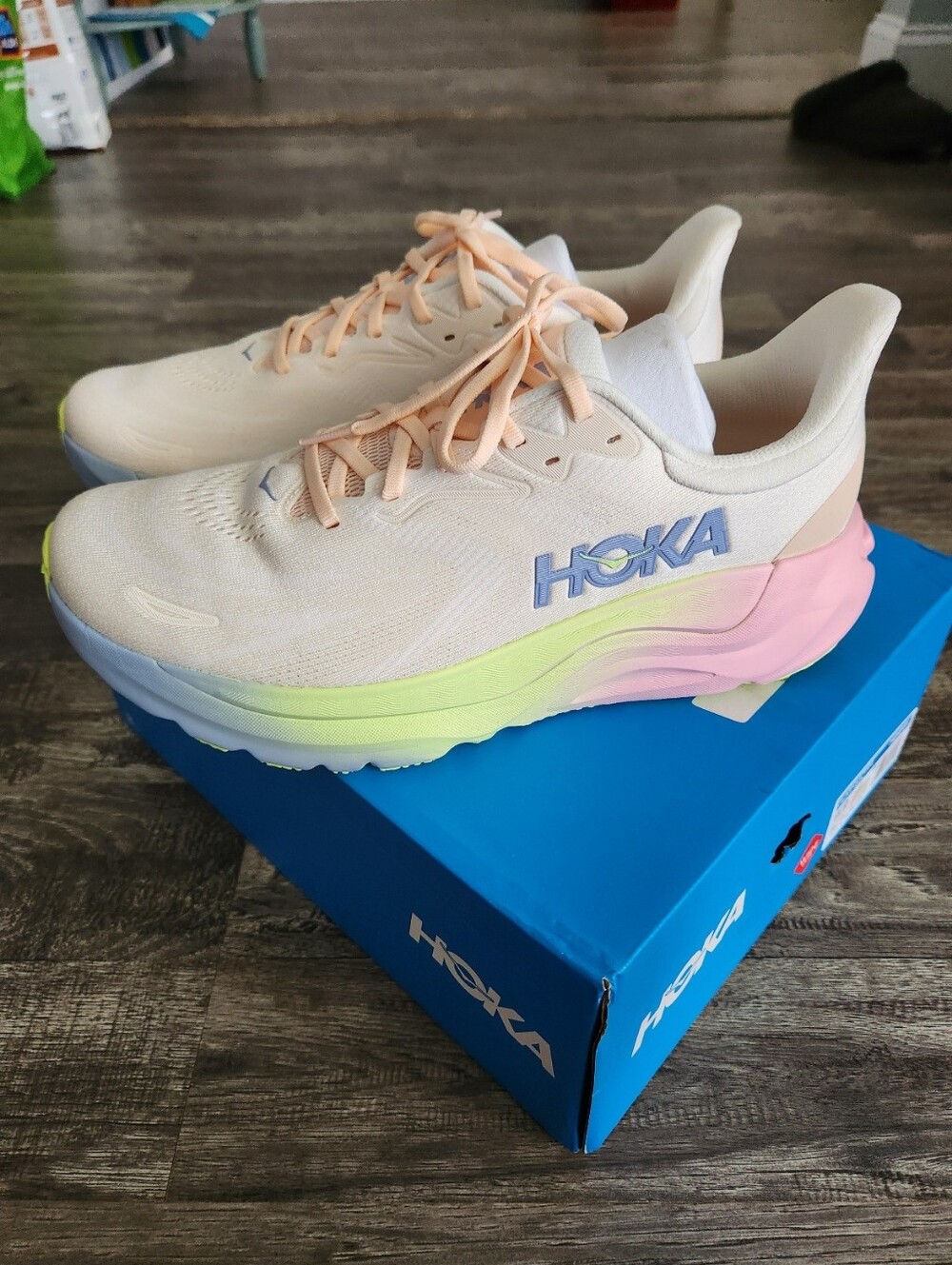 HOKA Women's Arahi 8 Running Shoes - WIDE